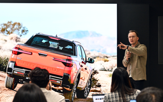 Hyundai Design North America's Senior Design Manager of Exteriors Brad Arnold speaks about the company's Santa Cruz pickup truck. [HYUNDAI MOTOR]