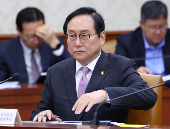 Trade Minister Cheong In-kyo speaks during a meeting in Seoul on Thursday. [YONHAP] 