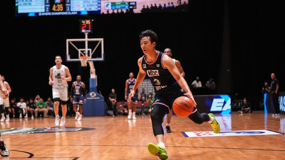 Busan KCC Egis's Heo Ung in action during the East Asia Super League game against the Macau Black Bears at Studio City Event Center in Macau on Wednesday. [EASL]