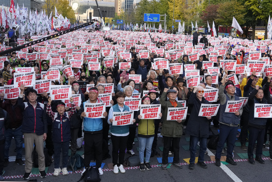 Members of the Korean Confederation of Trade Unions stage a rally calling for President Yoon Suk Yeol to step down and enhanced labor rights in central Seoul on Saturday.  [AP/YONHAP]