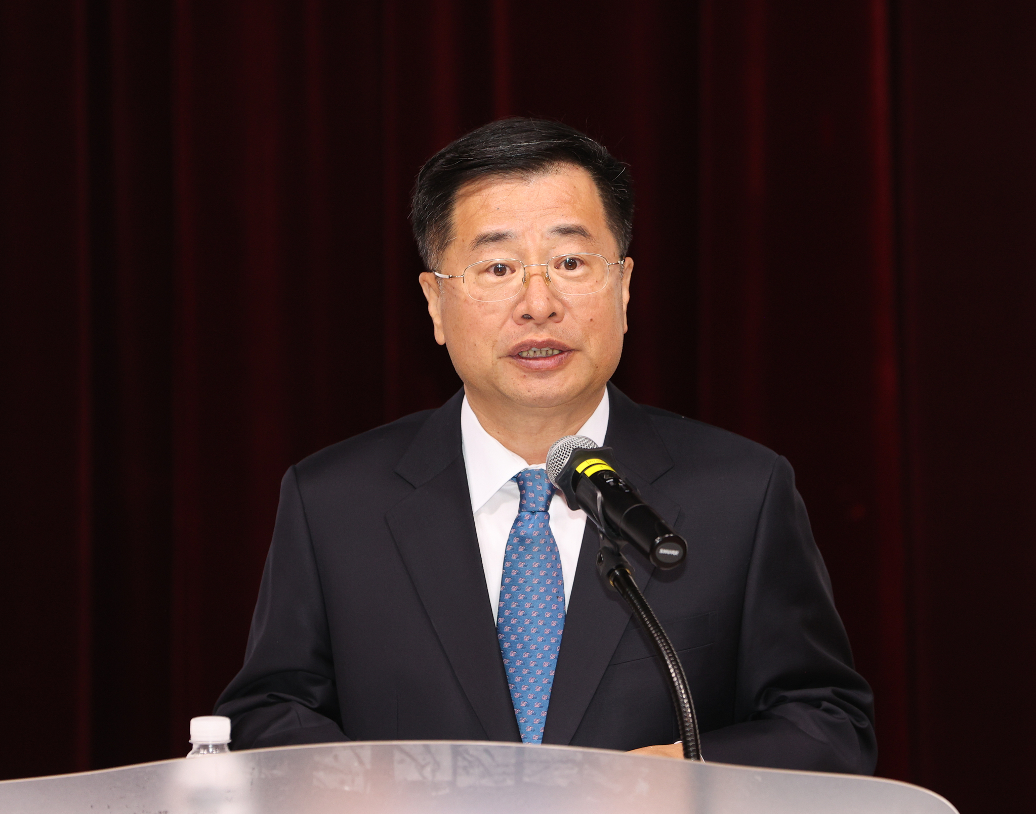 Kang Kyung-sung, the new president of the Korea Trade-Investment Promotion Agency (Kotra), delivers his inaugural speech at Kotra's headquarters in Seocho District, southern Seoul, on Monday. [KOTRA]