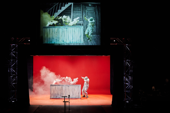 A part of Lee Eun-gyeol's ″Melies Illusion″ [COMPANY EG]