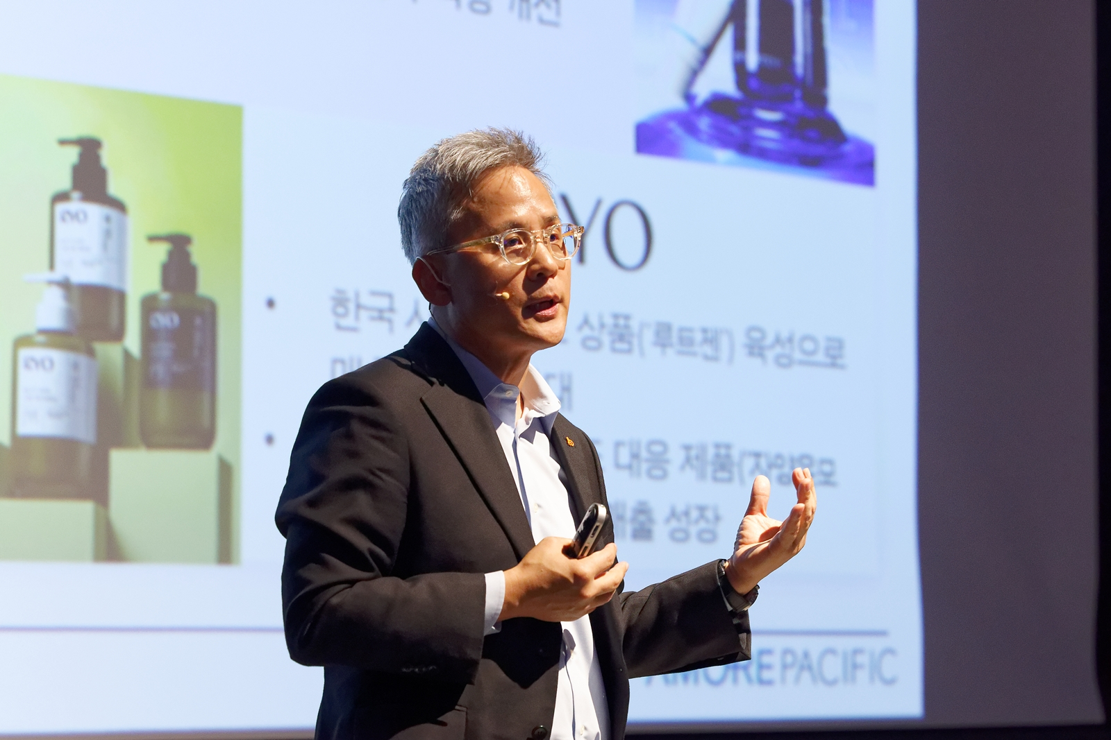 Amorepacific CEO Kim Seung-hwan speaks during the company's annual Investor Day at its headquarters in Yongsan District, central Seoul, on Wednesday. [AMOREPACIFIC]