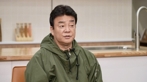 Korean food and beverage company's CEO Paik Jong-won speaking during an interview with Yonhap News Agency at the company headquarters in southern Seoul on Tuesday. [THEBORN KOREA]