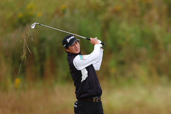 Rikuya Hoshino plays his second shot on the 10th hole during day one of the Genesis Scottish Open at The Renaissance Club on July 11 in North Berwick, Scotland. [GETTY IMAGES]