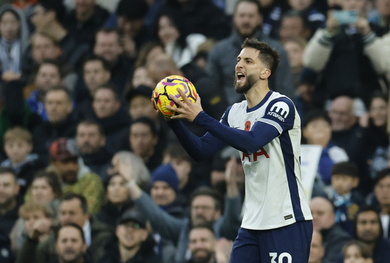 Tottenham Hotspur midfielder Rodrigo Bentancur in action during the Premier League match against Ipswich Town in London on Sunday. [EPA/YONHAP] 