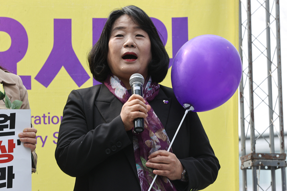 Former lawmaker Youn Mee-hyang speaks during a rally against Japan's wartime sexual slavery in Jongno District, central Seoul, on March 8, 2023. [YONHAP] 