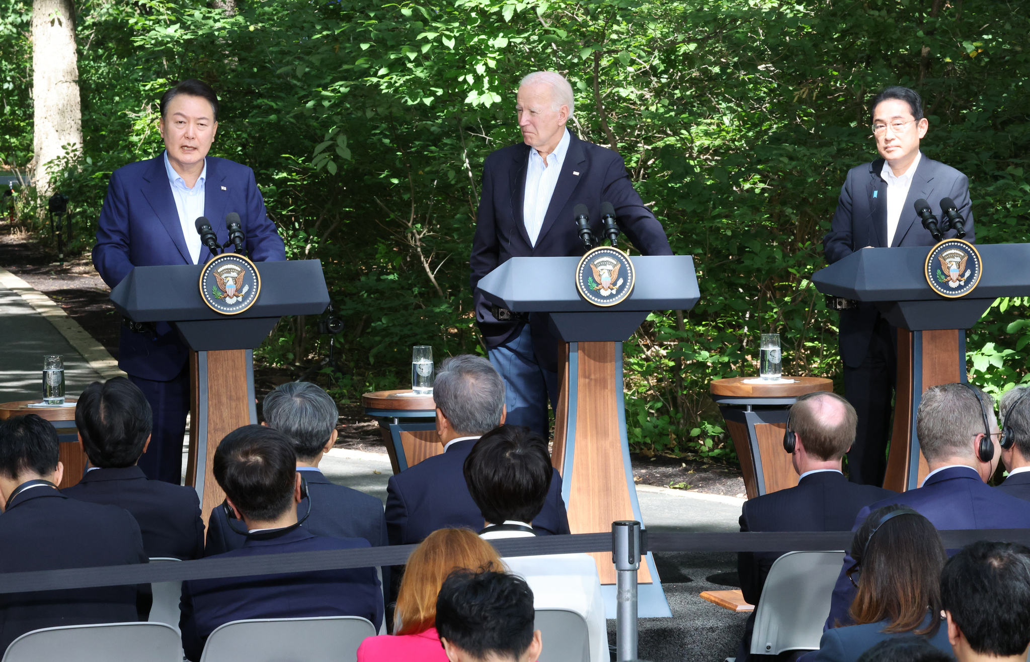 From left, South Korean President Yoon Suk Yeol, U.S. President Joe Biden and Japanese Prime Minister Fumio Kishida conduct a joint press conference following a trilateral summit meeting at the Camp David presidential retreat in Maryland, United States, on Aug. 18, 2023. [YONHAP] 