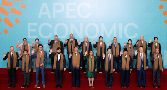 Leaders of the Asia-Pacific Economic Cooperation (APEC) countries, including South Korean President Yoon Suk Yeol, front row second from right, U.S. President Joe Biden, back row second from right, and Chinese President Xi Jinping, fifth from left, pose for a photo during the APEC summit in Lima, Peru, on Saturday. [JOINT PRESS CORPS]