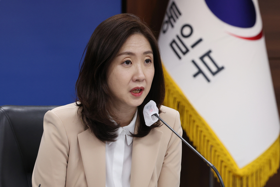 South Korean Unification Vice Minister Kim Soo-kyung speaks during a press briefing at the Seoul Government Complex in central Seoul, which focused on the Yoon Suk Yeol administration’s midterm achievements and future plans in unification policy. [YONHAP]