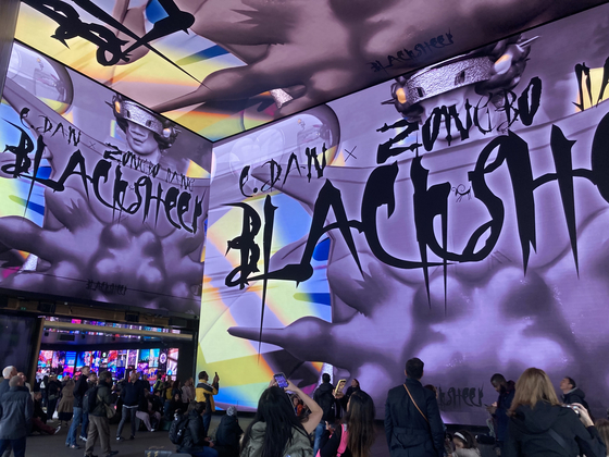 A video of virtual artist Edan Maverick, based on singer-songwriter Dawn, displayed at the ″Focus″ Art Fair held from Oct. 10 to 13 at Saatchi Gallery, London [ONENESS KOREA]