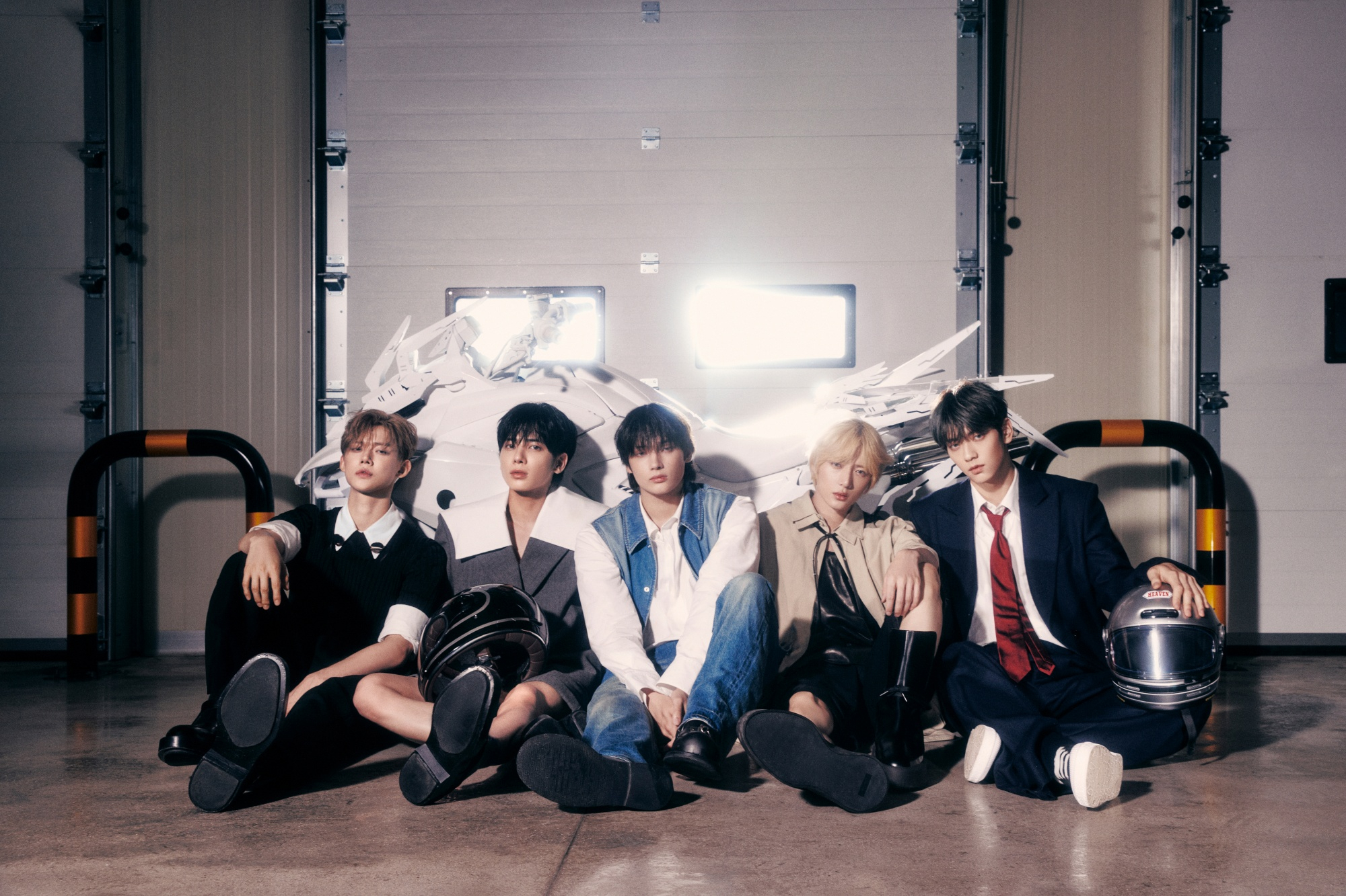 A concept photo for Tomorrow X Together's seventh EP, ″The Star Chapter: Sanctuary." [BIGHIT MUSIC] 