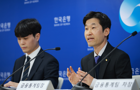 Kim Min-soo, left, head of the financial statistics team at the Bank of Korea (BOK), speaks during a press briefing held at BOK headquarters in central Seoul on Tuesday. [BOK] 