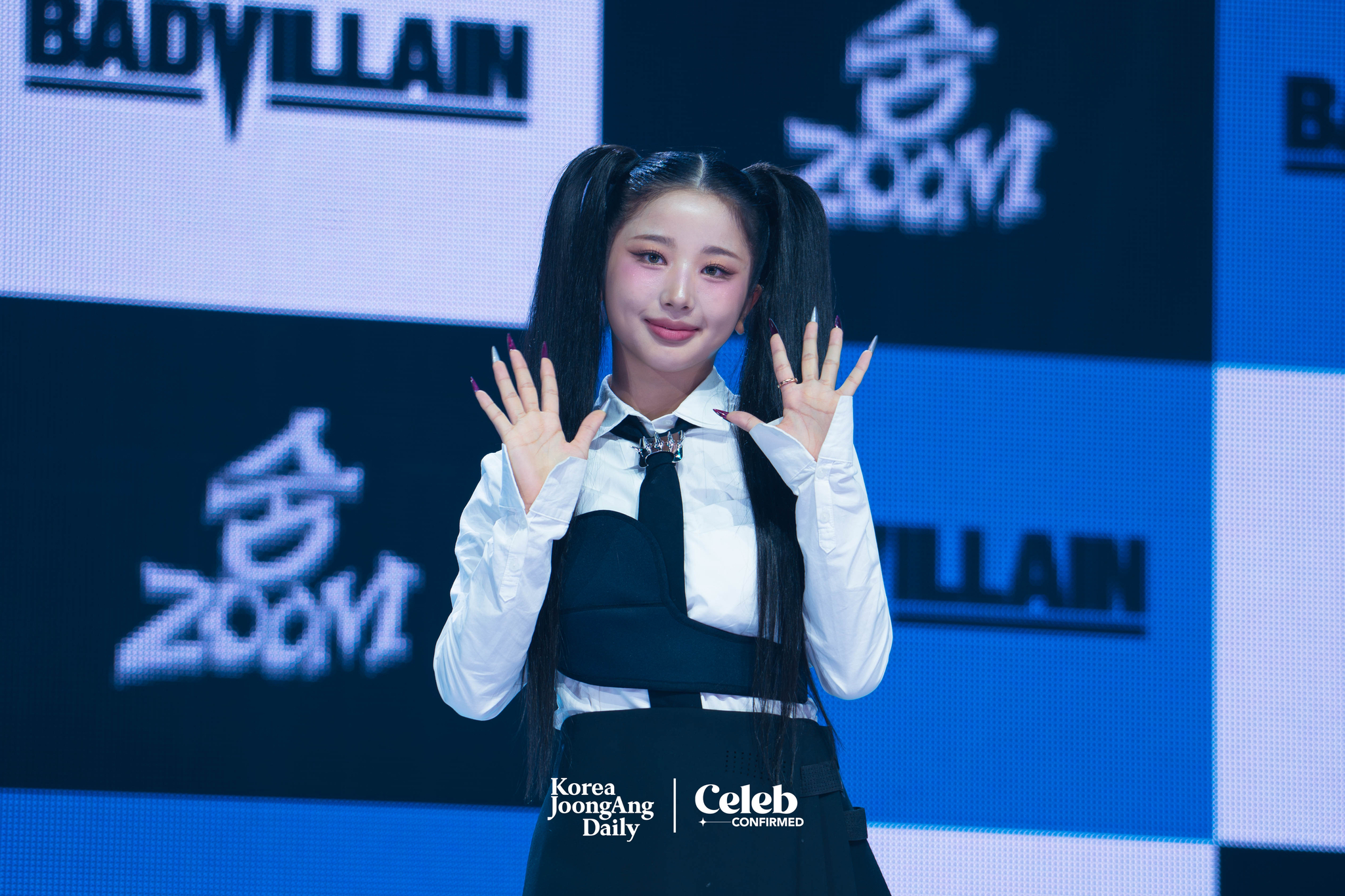 Badvillain’s Chloe Young poses for the cameras during a press showcase held on Tuesday at the Yes24 Live Hall, eastern Seoul. [DANIELA GONZALEZ PEREZ]