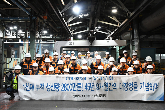 Pohang Steelworks' Wire Rod Plant 1 workers pose for the camera. The company announced that it will shut down the facility on Tuesday. [POSCO]