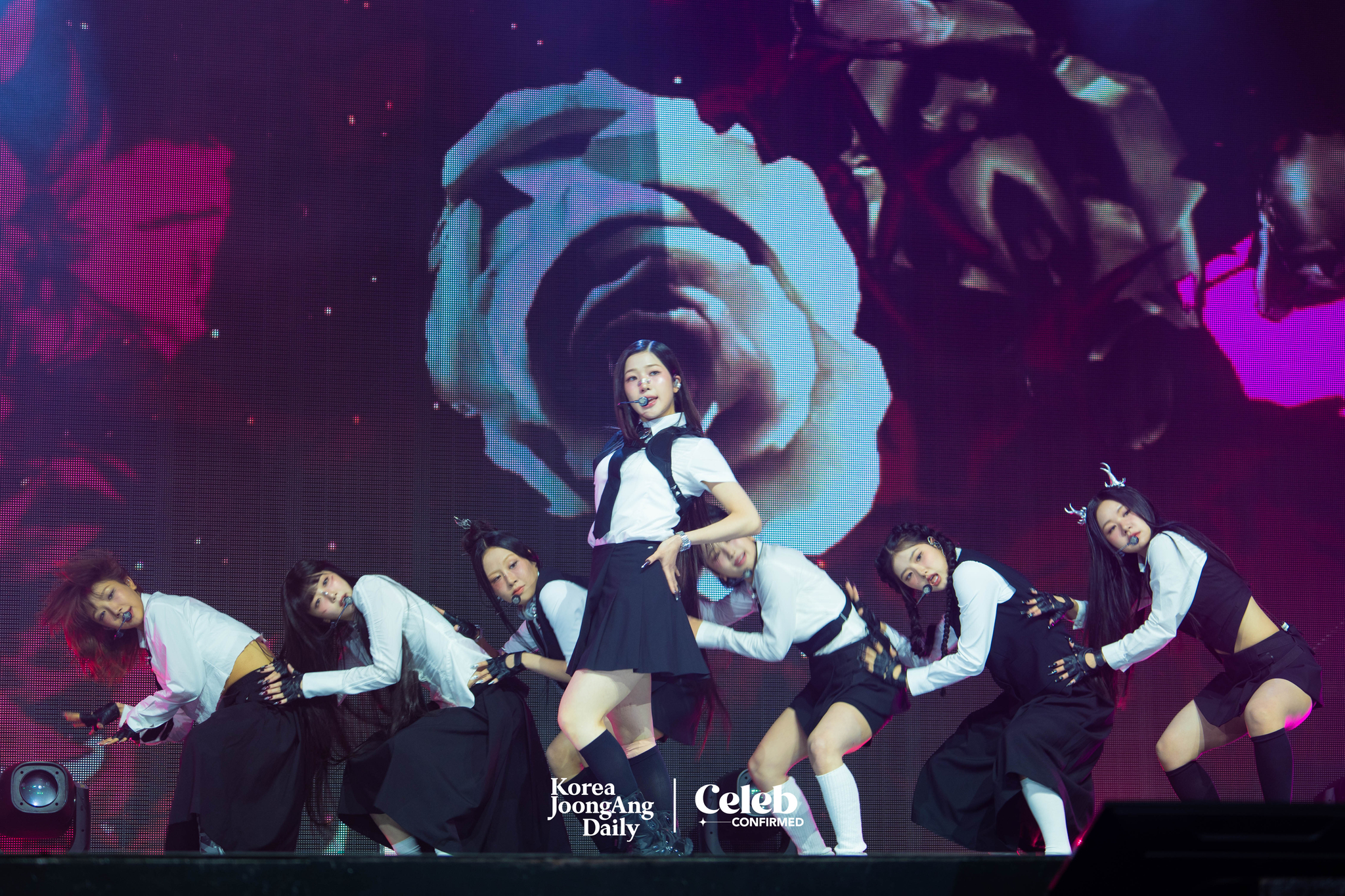 Girl group Badvillain performs single ″Badvillain″ during a press showcase Tuesday at the Yes24 Live Hall, eastern Seoul. [DANIELA GONZALEZ PEREZ]