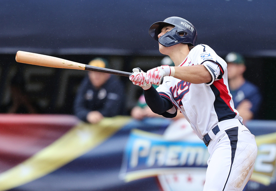 Korea's Kim Do-yeong watches the ball after hitting a two-run home run against Australia during a Group B game at the WBSC Premier12 at Taipei Tianmu Baseball Stadium in Taipei on Monday.  [YONHAP]