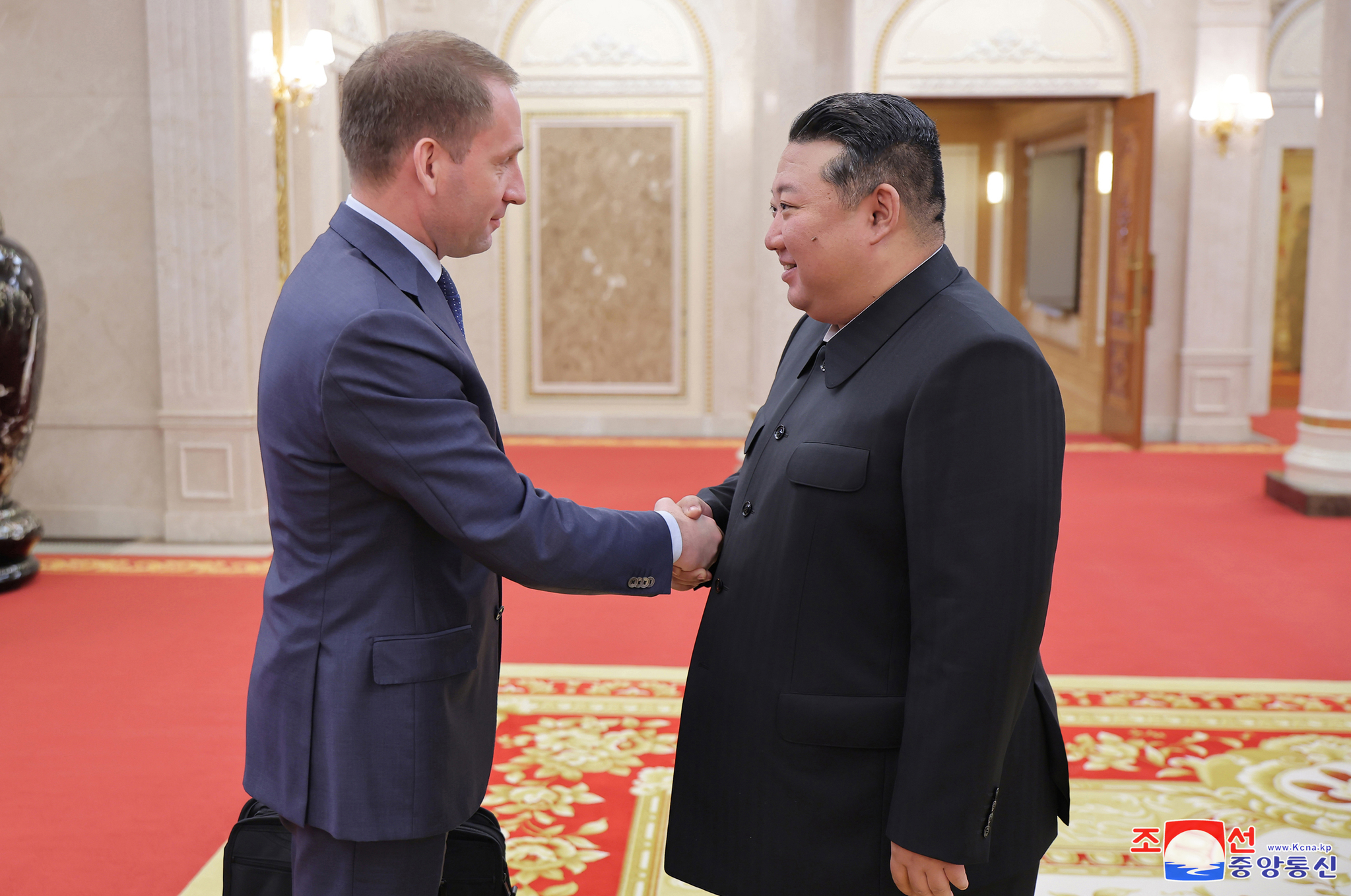 North Korean leader Kim Jong-un, right, shakes hands with Russian Minister of Natural Resources and Ecology, Alexander Kozlov, on Monday. [KOREAN CENTRAL NEWS AGENCY] 