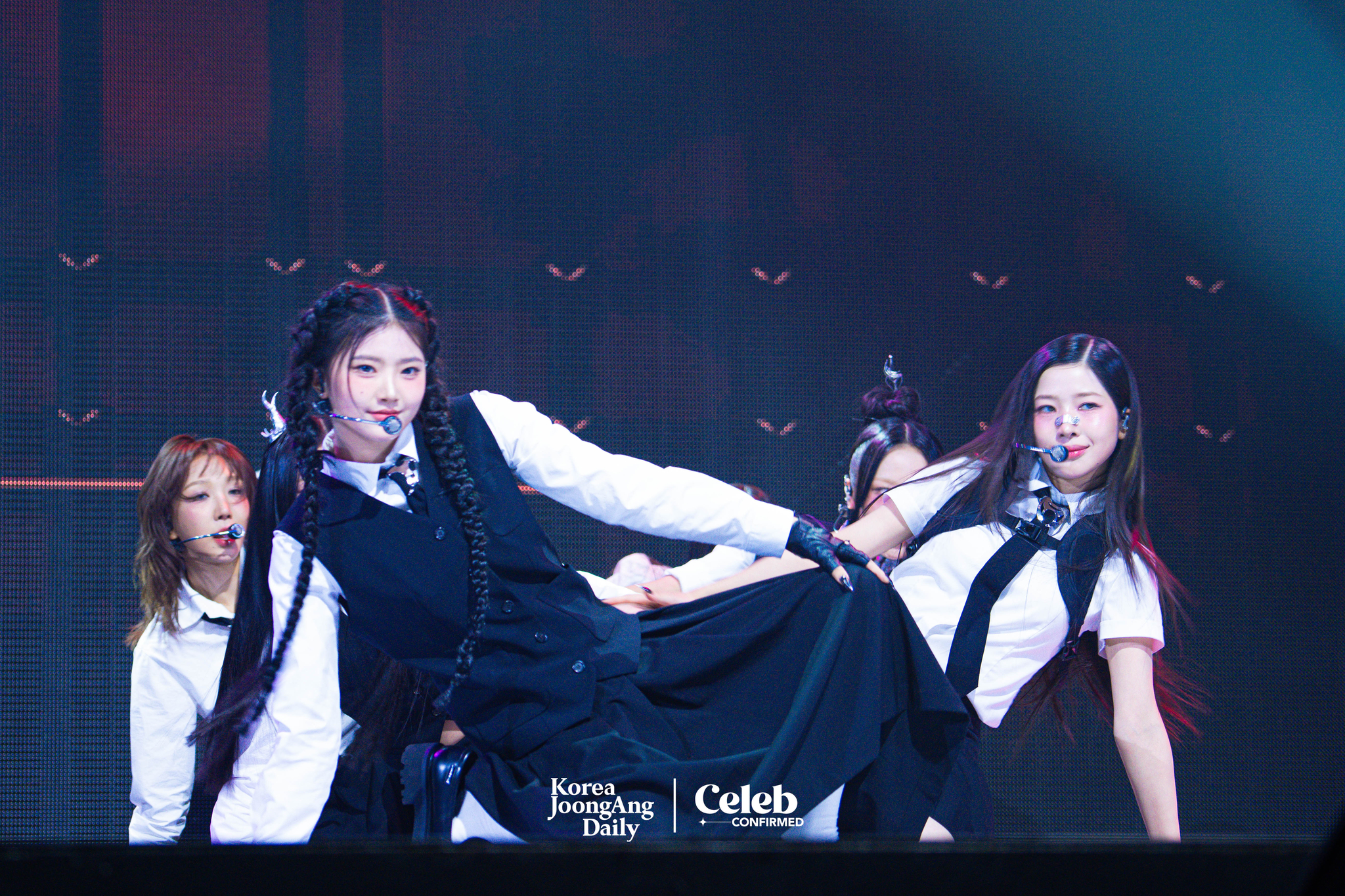 Girl group Badvillain performs single ″Badvillain″ during a press showcase Tuesday at the Yes24 Live Hall, eastern Seoul. [DANIELA GONZALEZ PEREZ]