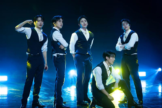 Boy band A.C.E during a showcase held on Nov. 20 at the Ilchi Art Hall in southern Seoul [DANIELA GONZALEZ PEREZ]
