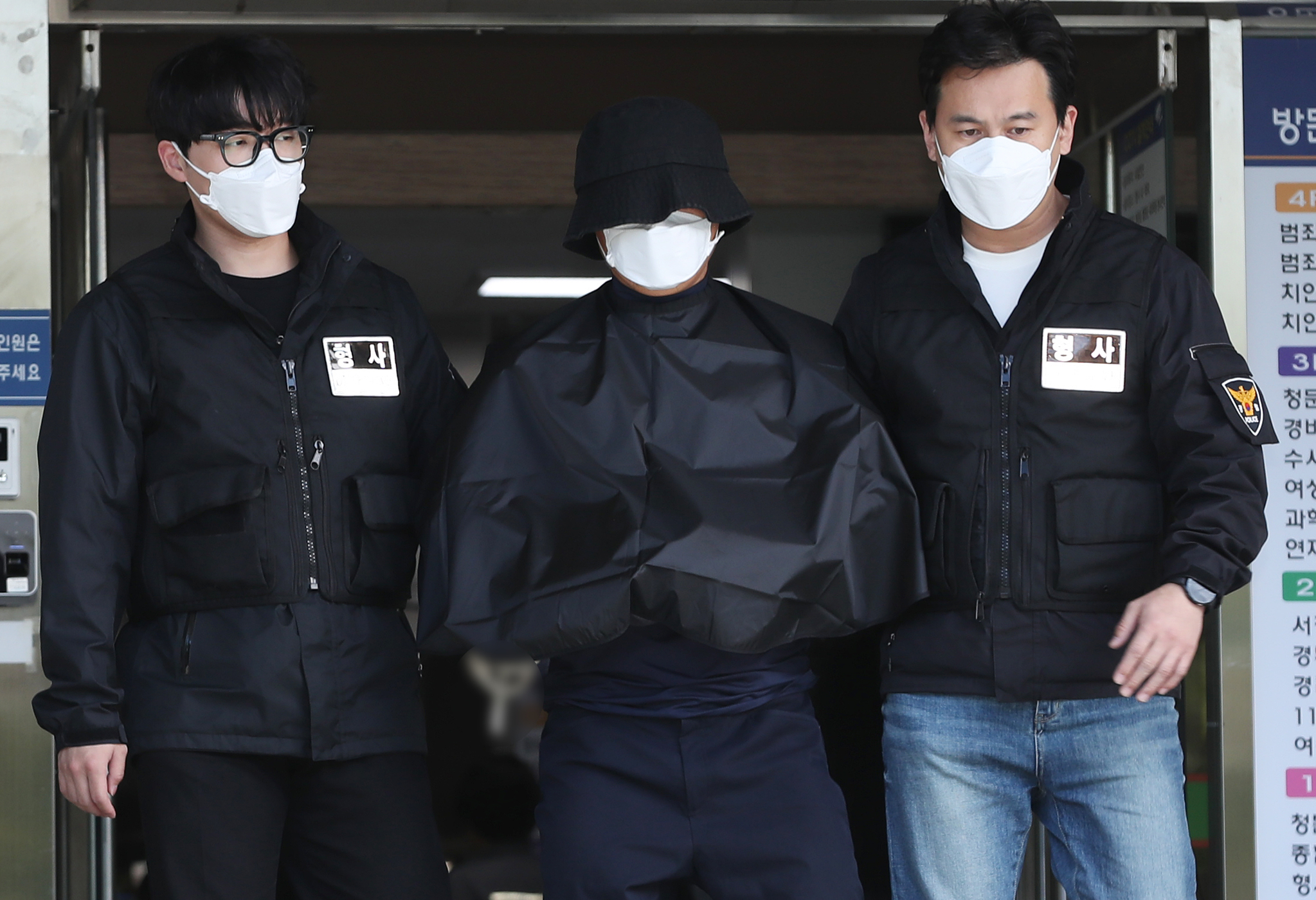 A 56-year-old YouTuber who killed another YouTuber is referred to the prosecution at the Busan Yeonje Police Station in May. [NEWS1] 