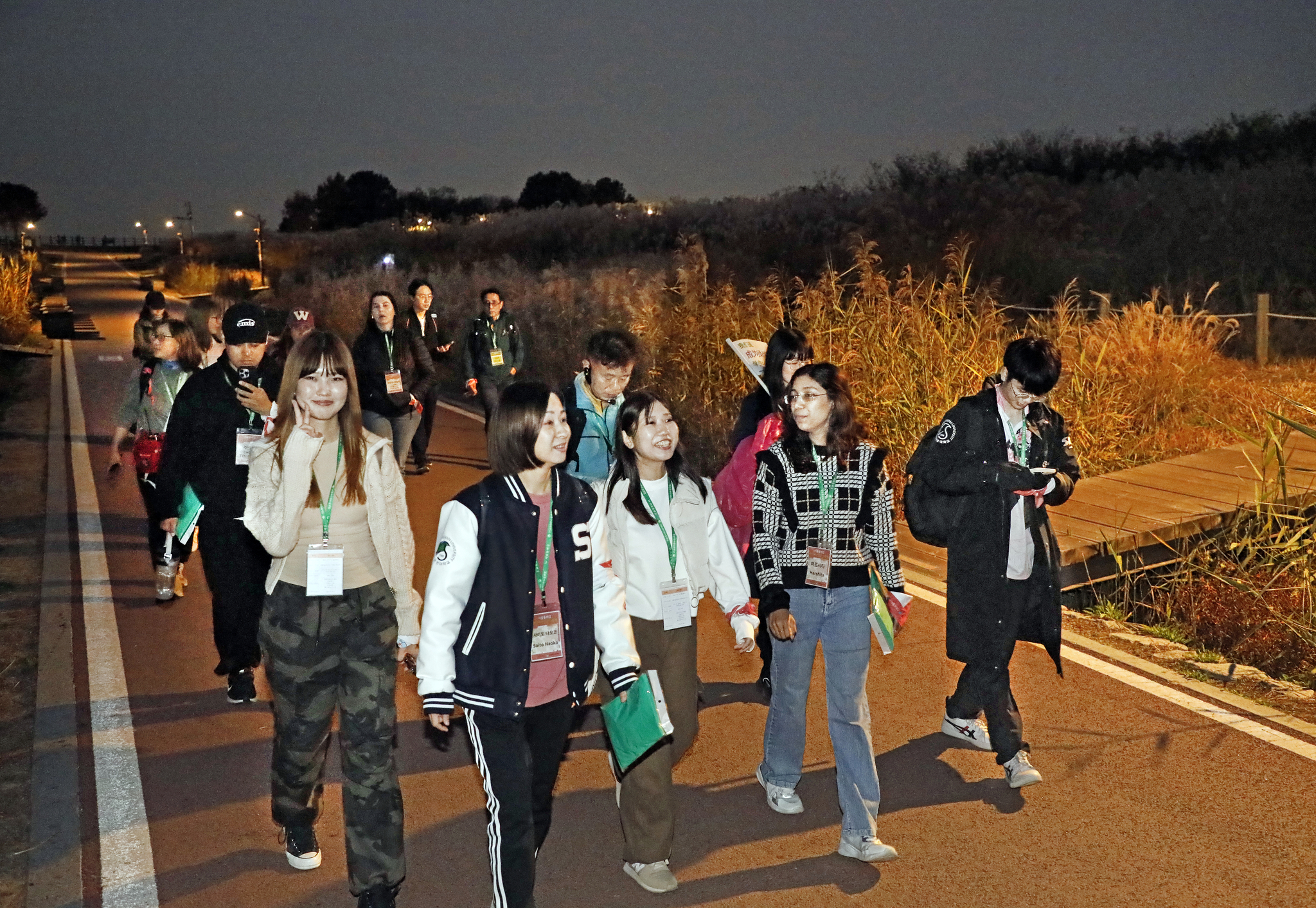 International students from Sungkyunkwan University’s Korean Language Center visit Haneul Park in Mapo District, western Seoul, on Thursday. [PARK SANG-MOON]