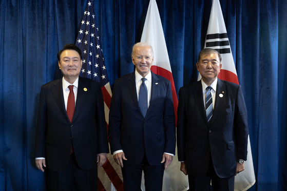 President Yoon Suk Yeol, U.S. President Joe Biden and Japanese Prime Minister Shigeru Ishiba, from left to right, pose for a photo during their meeting at the Lima Convention Center in the Peruvian capital on Nov. 16, 2024, on the sidelines of the Asia-Pacific Economic Cooperation summit. [POOL/YONHAP]