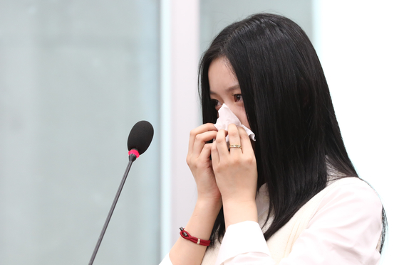 Hanni of girl group NewJeans sheds tears at a parliamentary audit on Oct. 15. [JOINT PRESS CORPS]