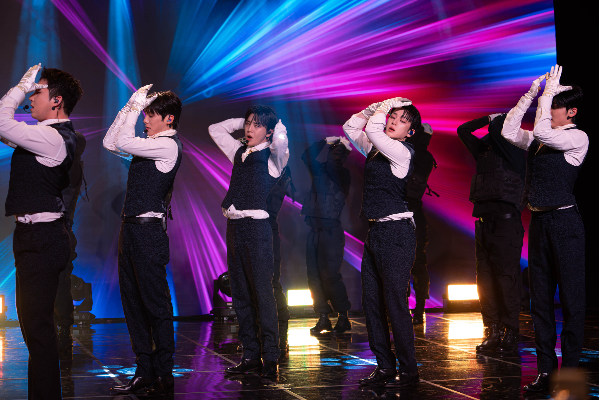 Boy band A.C.E during a showcase held on Nov. 20 at the Ilchi Art Hall in southern Seoul [DANIELA GONZALEZ PEREZ]