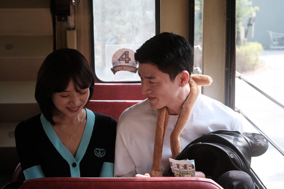 Non-celebrity cast members appear in ″Heart Signal″ and reside at 'Signal House,' exchanging romantic feelings and flirting [CHANNEL A]