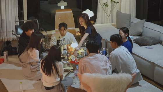 A still from the third season of “Transit Love,” in which split couples get together to find new love. [TVING] 