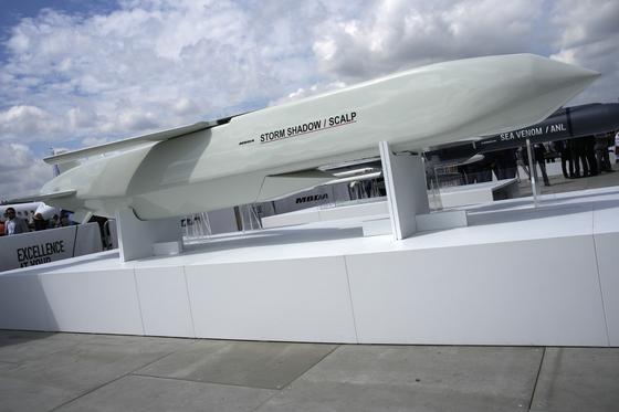 The Storm Shadow cruise missile is on display during the Paris Air Show in Le Bourget, north of Paris, France, on June 19, 2023. [AP/YONHAP]