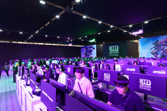 Supervive booth at the G-Star gaming convention in Busan on Thursday. [CHO YONG-JUN]