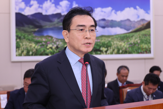 Tae Yong-ho, the secretary general of South Korea's Peaceful Unification Advisory Committee, speaks to lawmakers on the parliamentary Foreign Relations and Unification Committee at the National Assembly in Yeouido, western Seoul, on Oct. 8. [YONHAP]