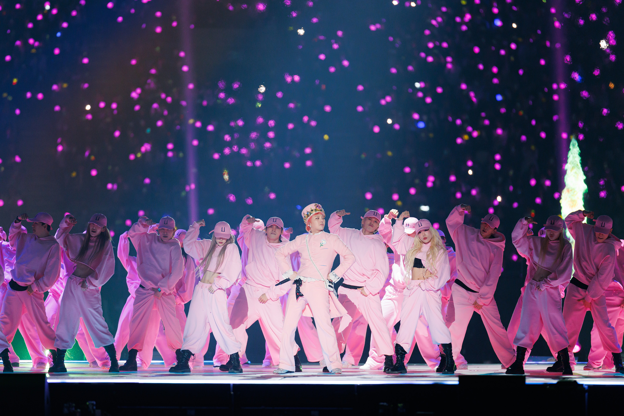 G-Dragon of Big Bang performing at the 2024 MAMA Awards on Nov. 23 at the Kyocera Dome in Osaka, Japan [CJ ENM]