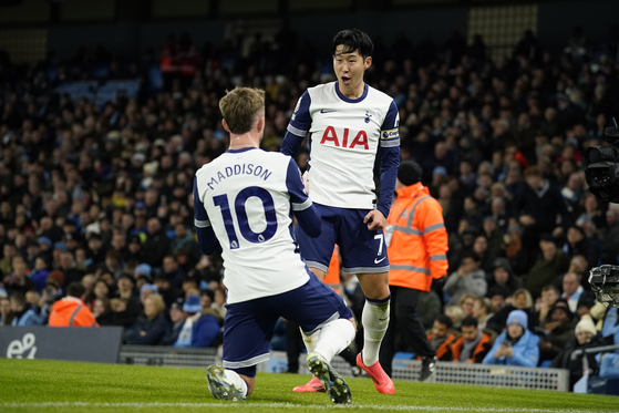 Tottenham Hotspur captain Son Heung-min, right, celebrates with James Maddison during a Premier League match against Manchester City at Etihad Stadium in Manchester, England on Saturday. [AP/YONHAP] 