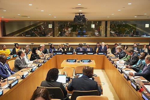 Foreign Minister Cho Tae-yul, second from left, speaks during a high-level meeting with officials from the member states of the Intergovernmental Negotiating Committee on Plastic Pollution, an auxiliary session held on the sidelines of the UN General Assembly in New York, on Sept. 26. [YONHAP]