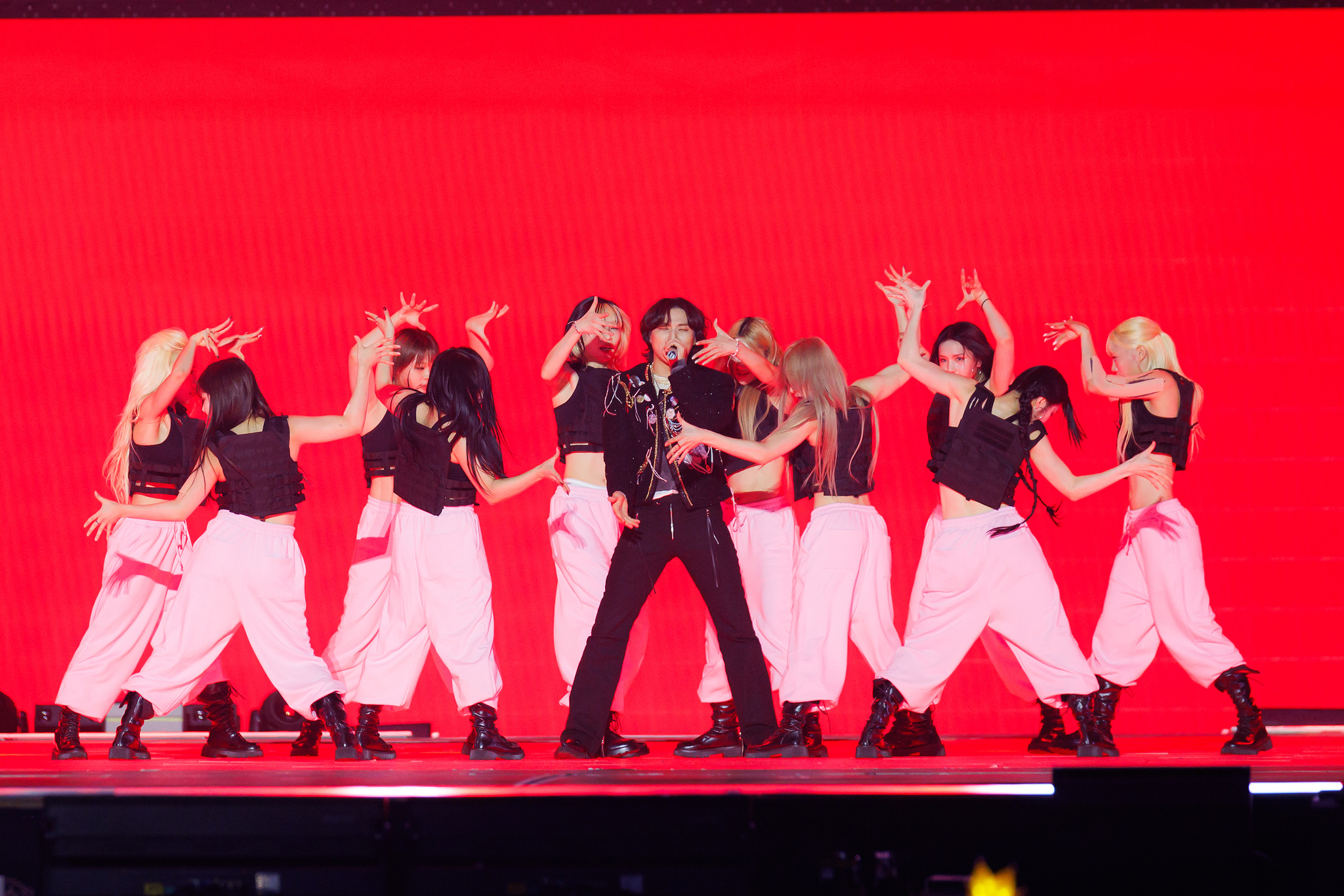 Big Bang performing at the 2024 MAMA Awards on Nov. 23 at the Kyocera Dome in Osaka, Japan [CJ ENM]