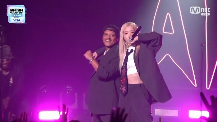 A performance of ″APT.″ by Rosé and Bruno Mars shown at the 2024 MAMA Awards held on Nov. 22 at the Kyocera Dome in Osaka, Japan [THE BLACK LABEL]