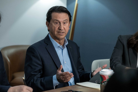 José Muñoz, the newly named CEO of Hyundai Motor, speaks during an interview with the Korean press at the LA Auto Show in California on Nov. 21. [HYUNDAI MOTOR]