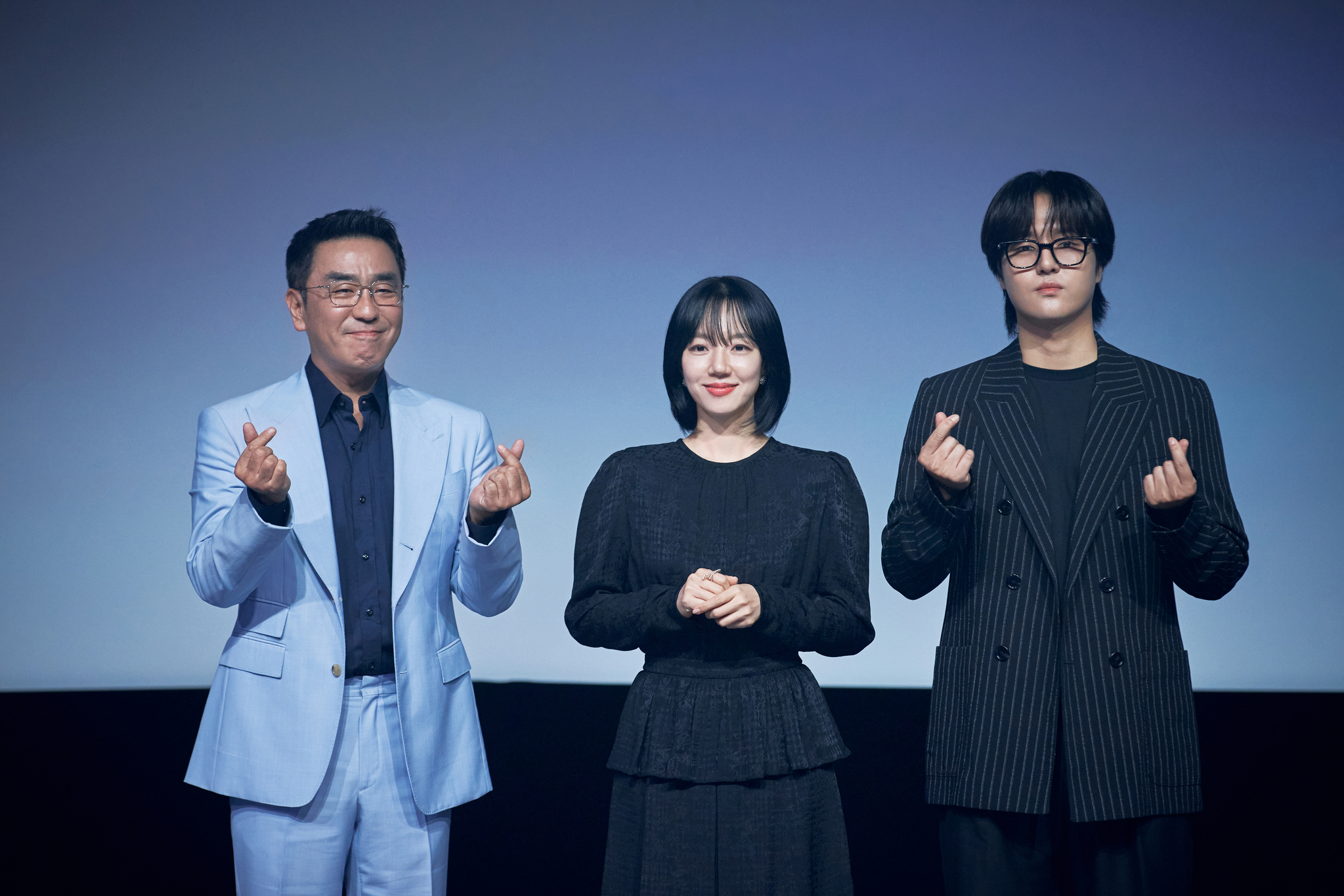 From left, actor Ryu Seung-ryong, Lim Soo-jung and Yang Se-jong pose for a photo during a press conference for upcoming Disney+'s series ″Low Life″ held on Nov. 21 during the 2024 Disney APAC Content Showcase at Marina Bay Sands in Singapore. [THE WALT DISNEY COMPANY]