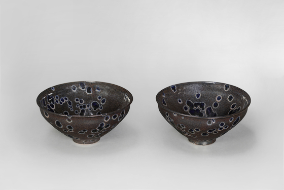 ″Tea Bowls″ (early 1970s) by Ji Soon-tak, part of the Lee Kun-hee Collection [MMCA]