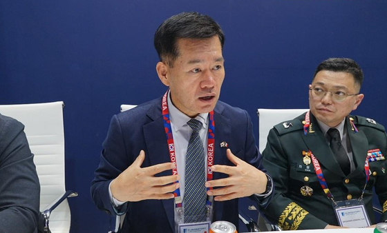 Defense Acquisition Program Administration (DAPA) Minister Seok Jong-gun speaks at a defense exhibition in Paris. [YONHAP]