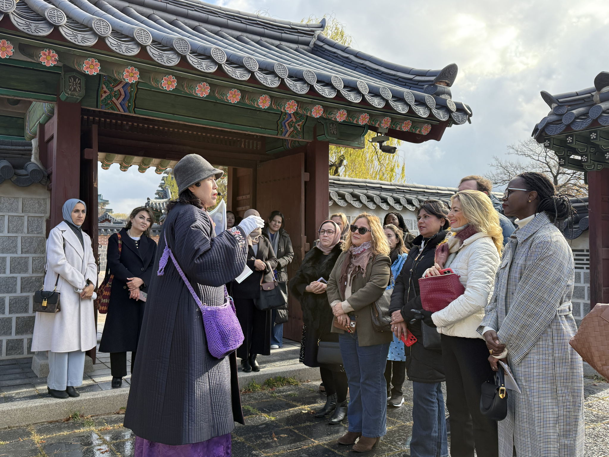 Spouses of foreign ambassadors to Korea listen to a tour guide's explanation at Gyeongbok Palace in central Seoul on Tuesday. [LEE SOO-JUNG]