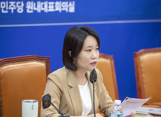 Democratic Party (DP) lawmaker Lee So-young speaks at the National Assembly in Yeouido, western Seoul in 2023. [JOONGANG ILBO] 