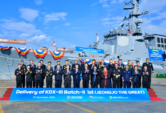 Officials from HD Hyundai Heavy Industries, the Korean Navy, government bodies and foreign delegations attend a ceremony commemorating the successful delivery of an 8,200-ton Aegis destroyer at the shipbuilder's Ulsan headquarters on Wednesday. [HD HYUNDAI HEAVY INDUSTRIES]