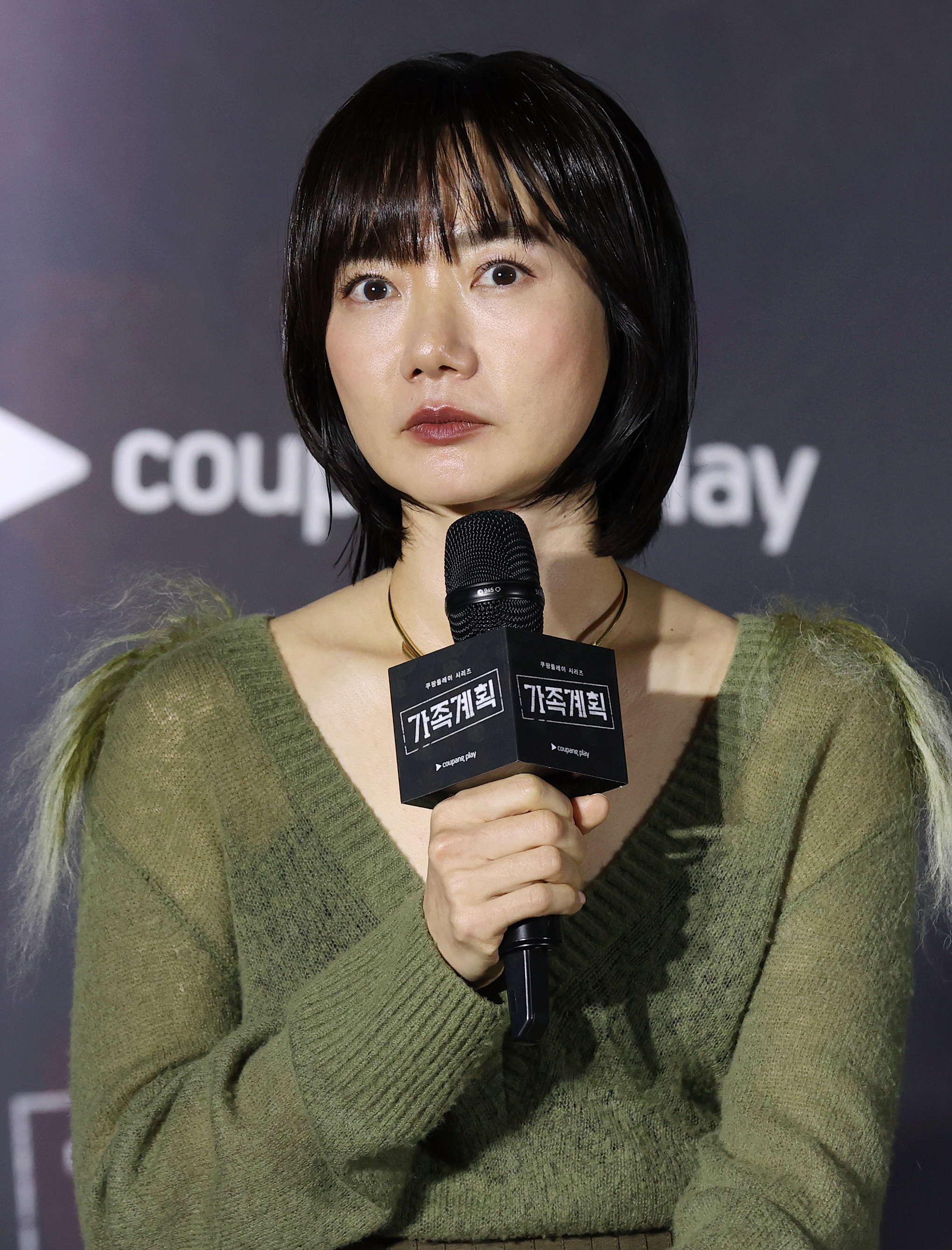 Actor Bae Doo-na speaks during Coupang Play's ″Family Matters″ press conference in Yongsan District, central Seoul, on Tuesday. [YONHAP]
