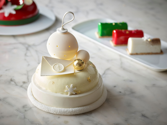Winter Wonderland layered mousse cake (140,000 won) at Four Seasons Hotel Seoul [FOUR SEASONS HOTEL SEOUL]