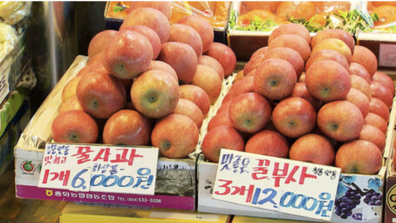 One apple sells for 6,000 won, while three are available for 12,000 won in a market. [SBS NEWS]