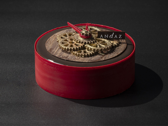 “End of Year” chocolate cake (150,000 won) at Andaz Seoul Gangnam [ANDAZ SEOUL GANGNAM]